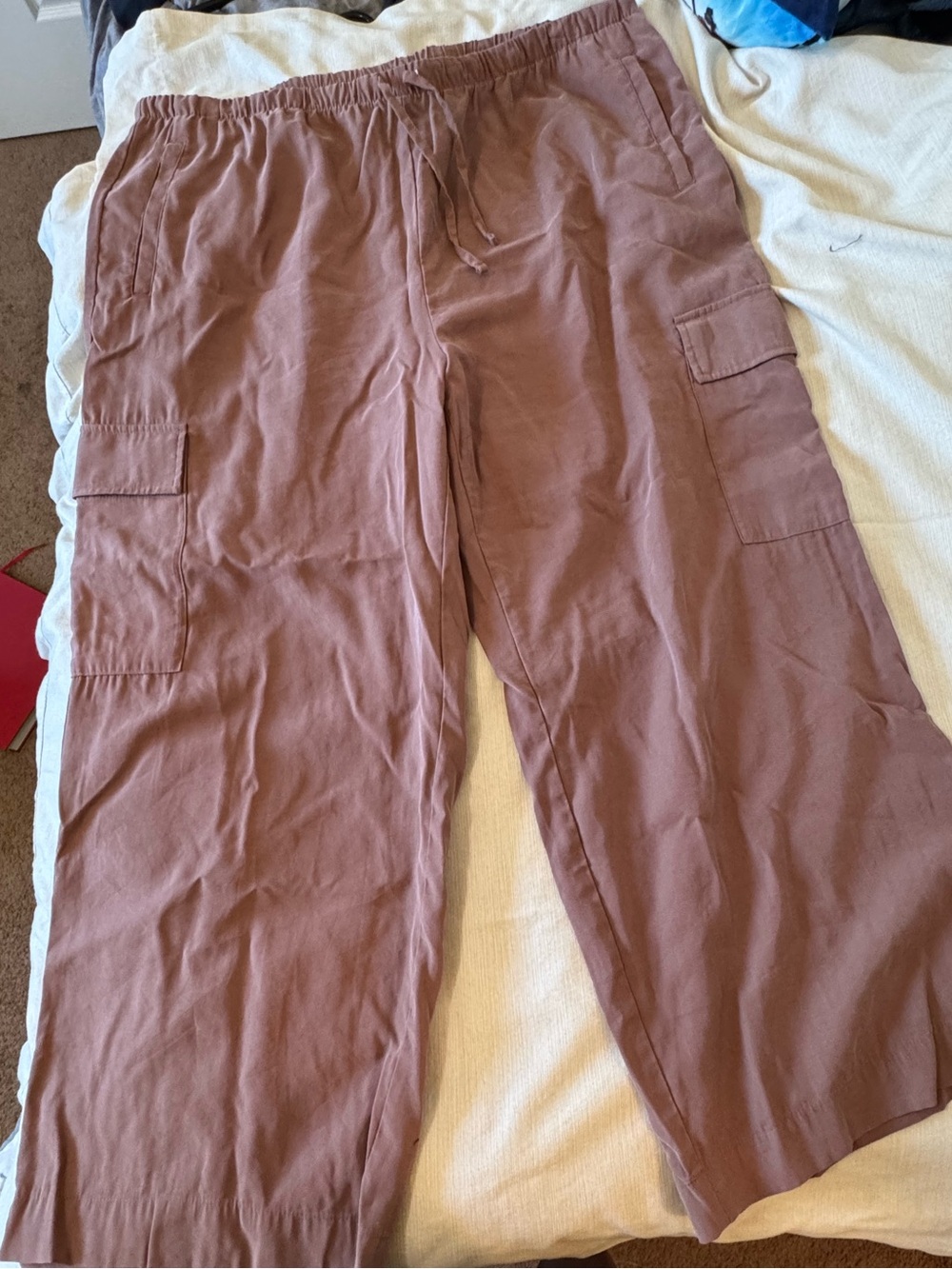Old Navy Women’s Cargo Lounge Pants in Mauve Brown
